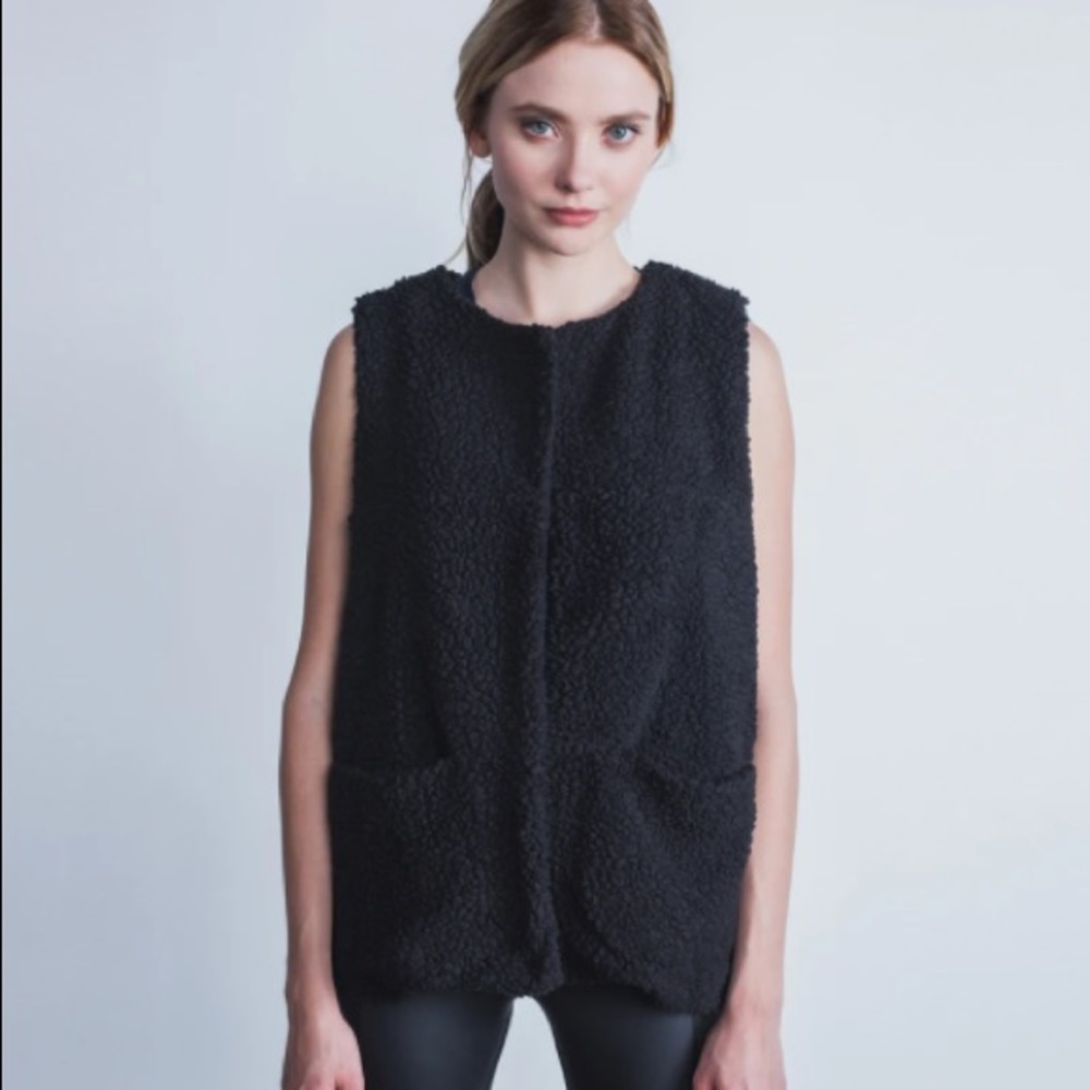 NWT Garbe Luxe Women’s Sherpa Vest in Black
